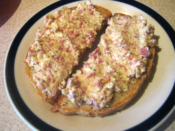 Salámovo – sýrová pomazánka